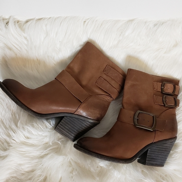 NEW Lucky Brand Tommie Boots Triple Buckles Distressed Leather Ankle Booties - Picture 12 of 14